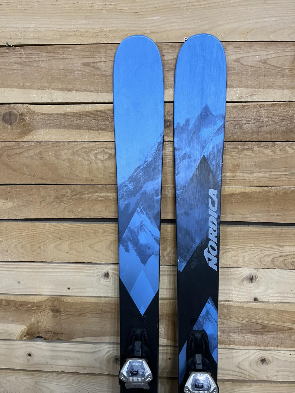 Ski Nordica Enforcer 104 Free - Versatile Freeride Ski