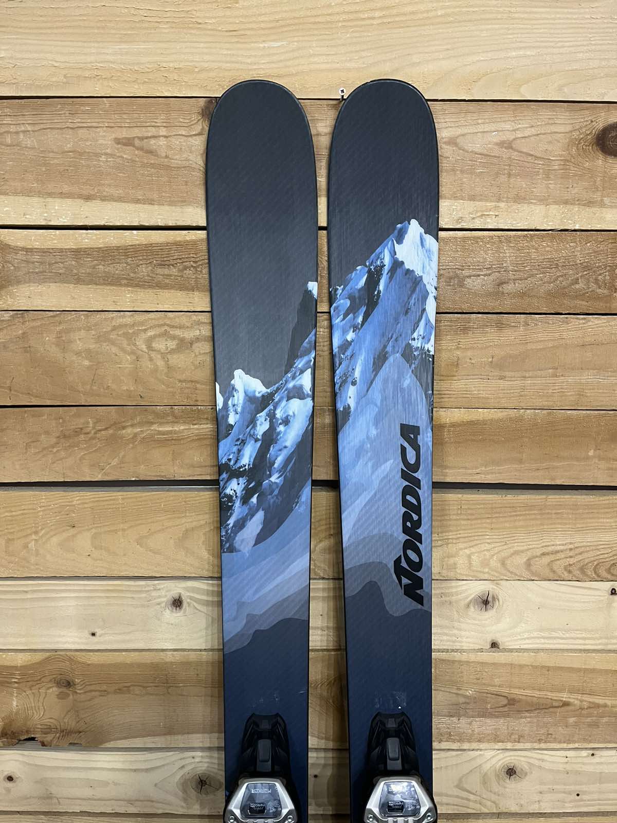 Ski Nordica Enforcer 104 Free - Versatile Freeride Ski for Powder Enthusiasts