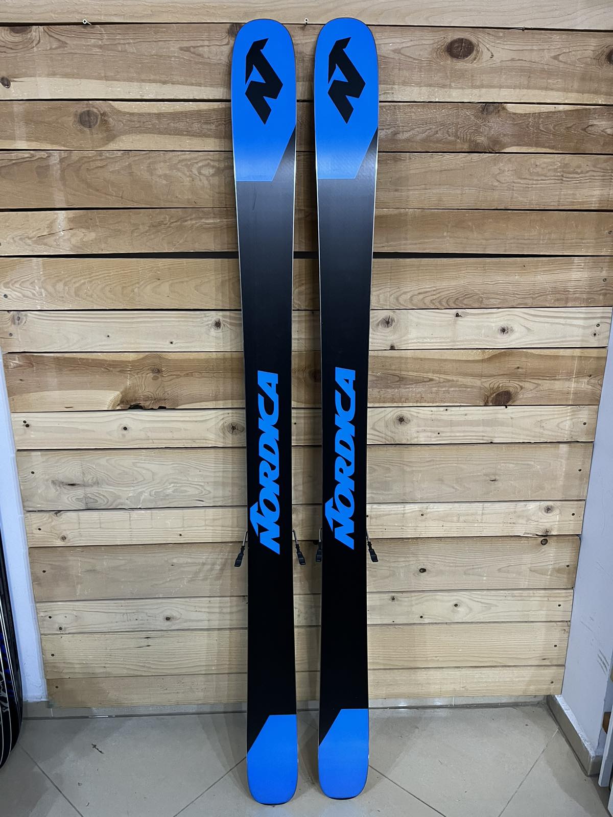 Ski Nordica Enforcer 104 Free - Versatile Freeride Ski for Powder Enthusiasts