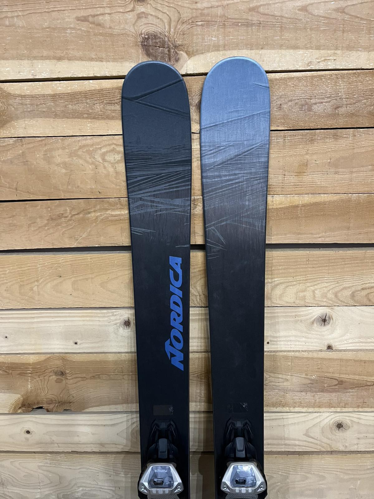 Ski Nordica Unleashed 98 - Freeride Versatility and Style