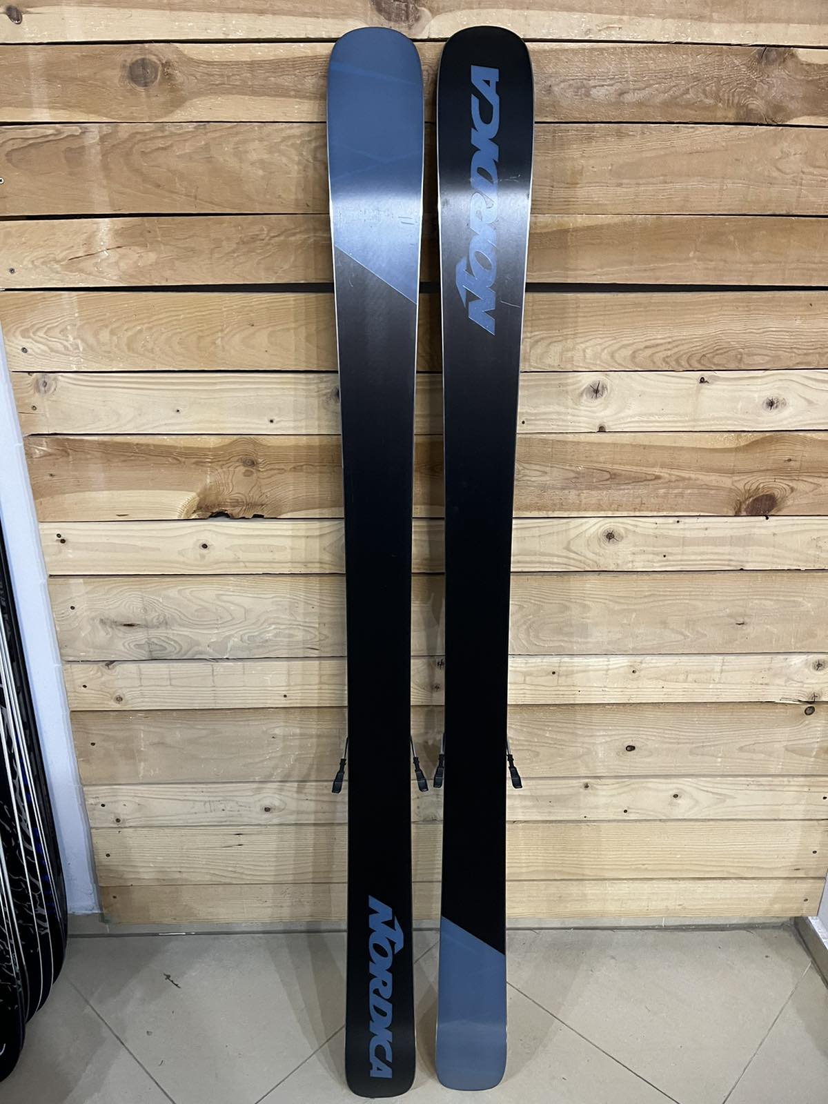 Ski Nordica Unleashed 98 - Freeride Versatility and Style