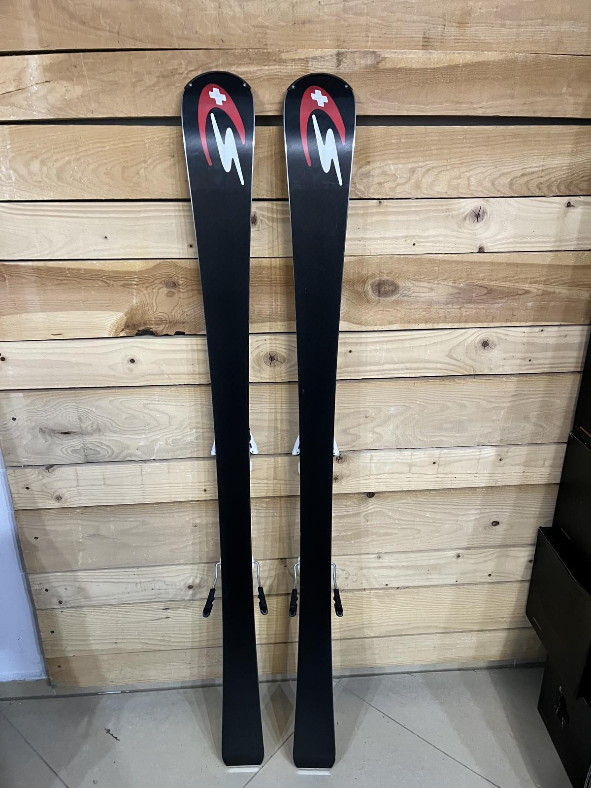 Stockli Laser MX - High-Precision Women's Ski with Light Core