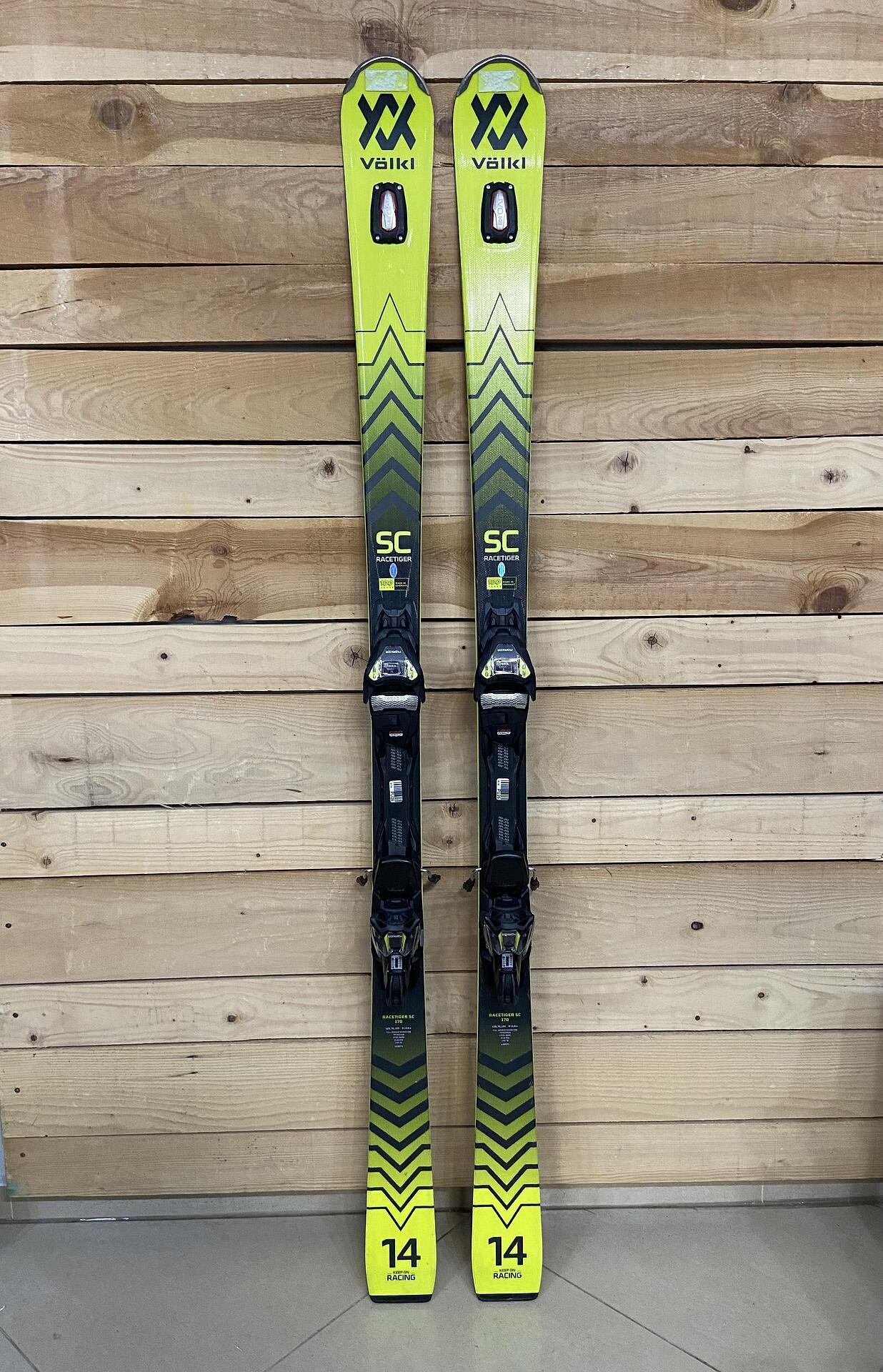 Volkl Racetiger SC - Schiuri pentru schiori intermediari până la avansați