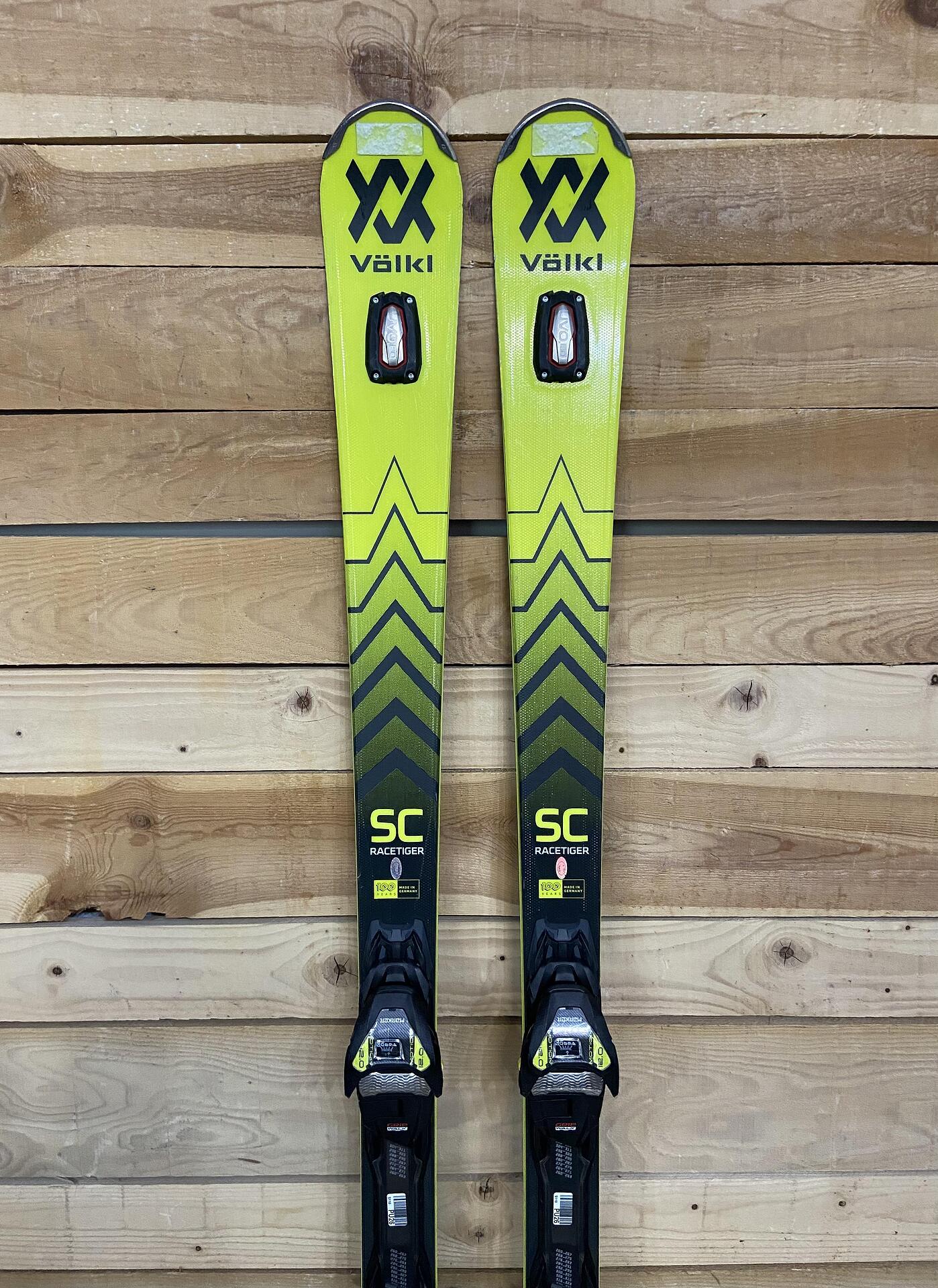 Volkl Racetiger SC - Schiuri pentru schiori intermediari până la avansați