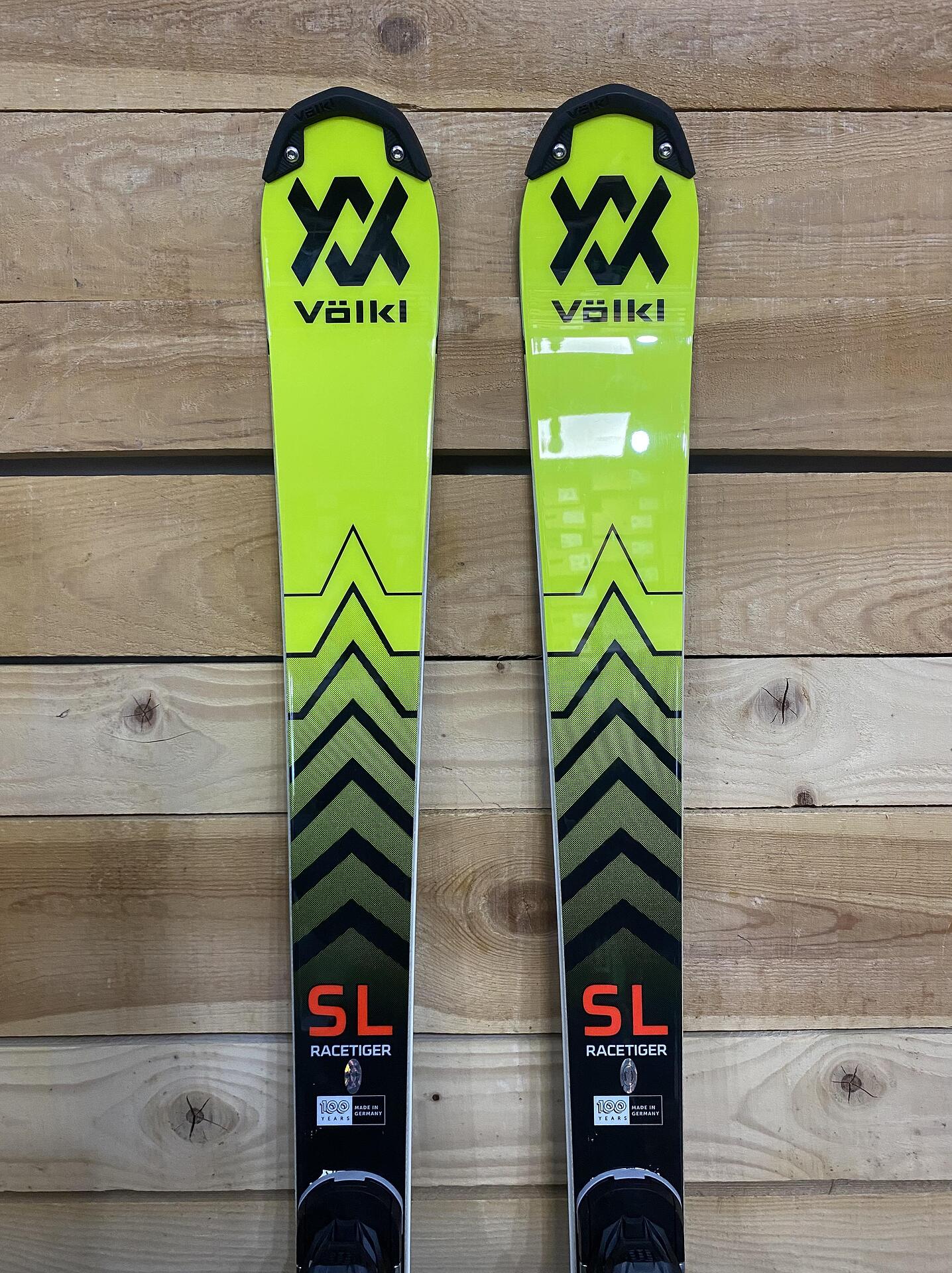 Volkl Racetiger SL FIS - Schiuri noi pentru schiori experți