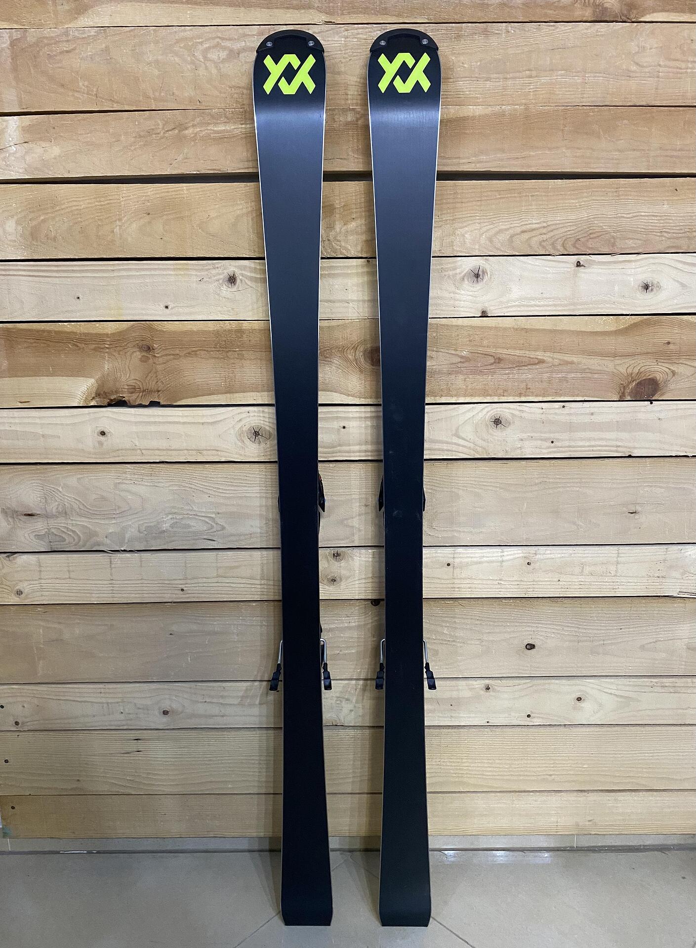 Volkl Racetiger SL FIS - Schiuri noi pentru schiori experți