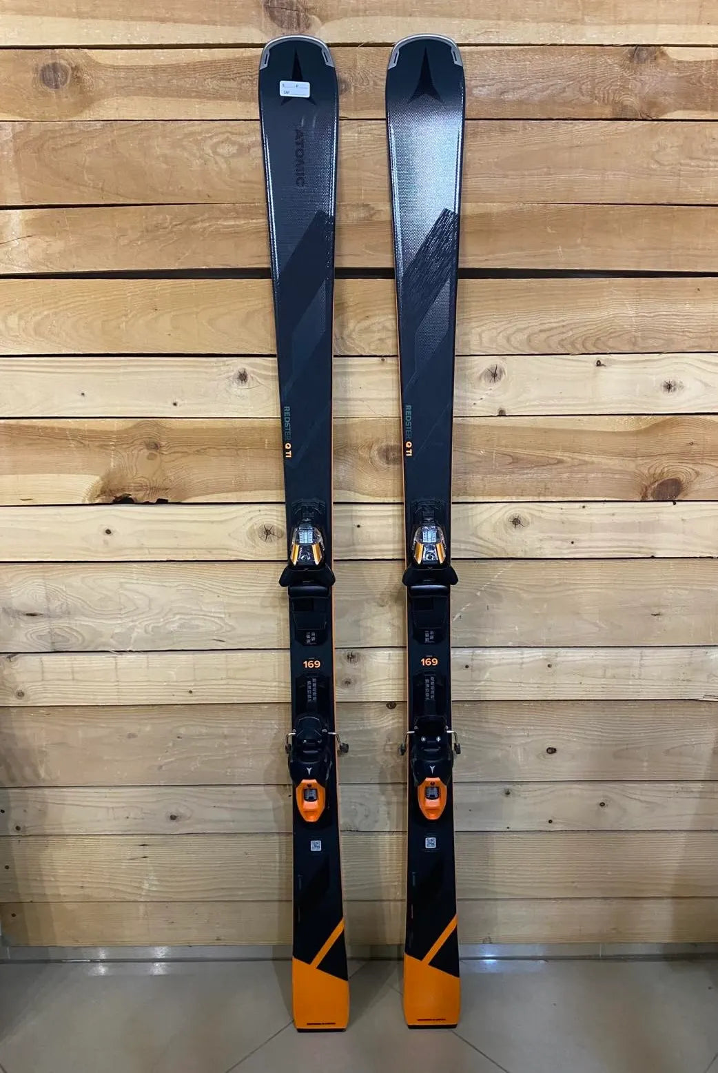 Atomic Redster Q TI - Versatile Piste Skis for Variable Conditions