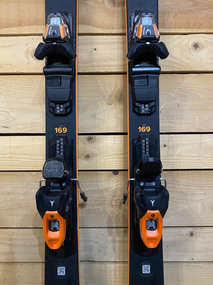 Atomic Redster Q TI - Versatile Piste Skis for Variable Conditions