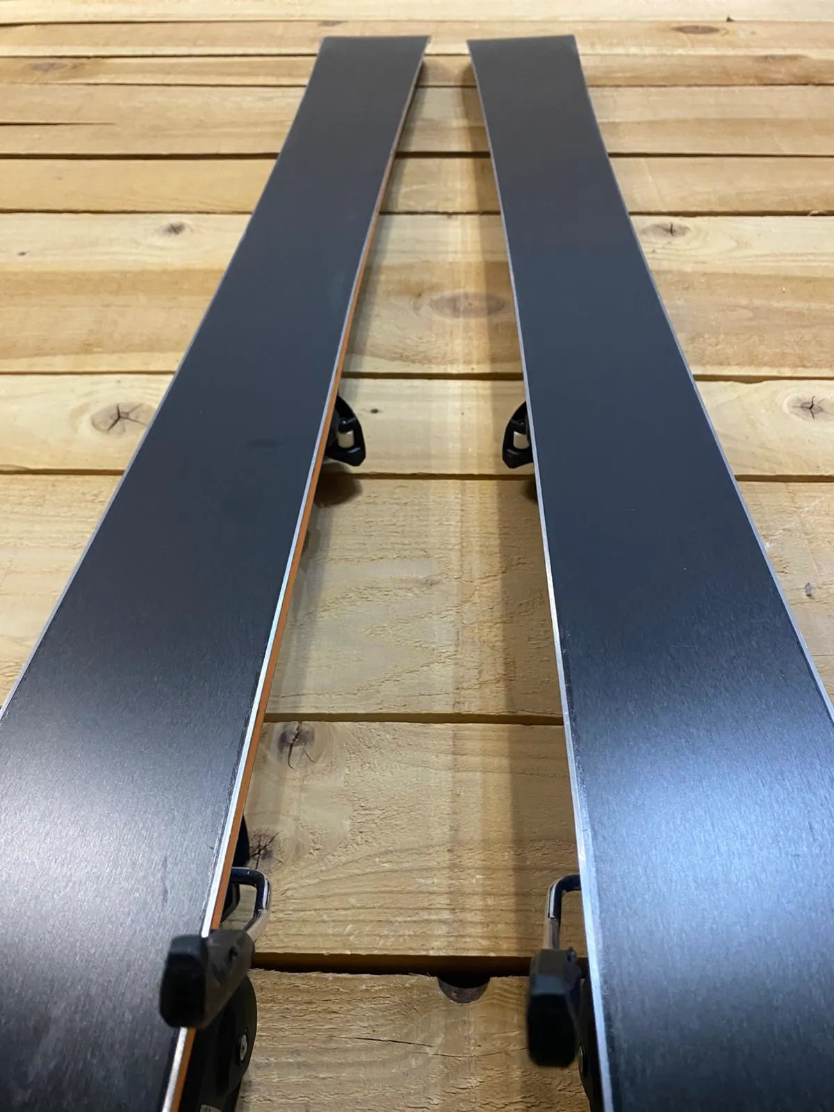 Atomic Redster Q TI - Versatile Piste Skis for Variable Conditions