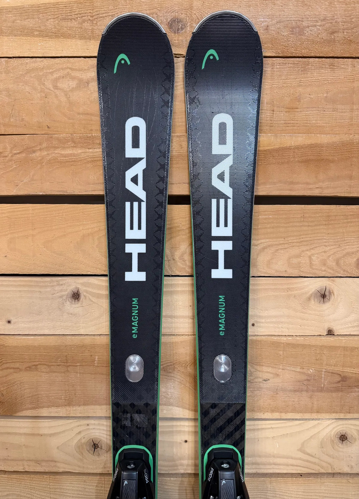 Head Supershape e-Magnum - Versatile Sports Skis for Precision and Dynamic Riding