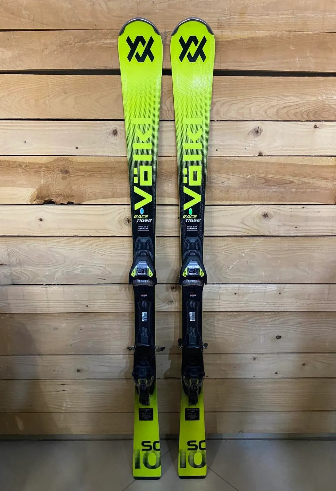 Völkl Racetiger SC - Piste Skis for Short and Medium Turns