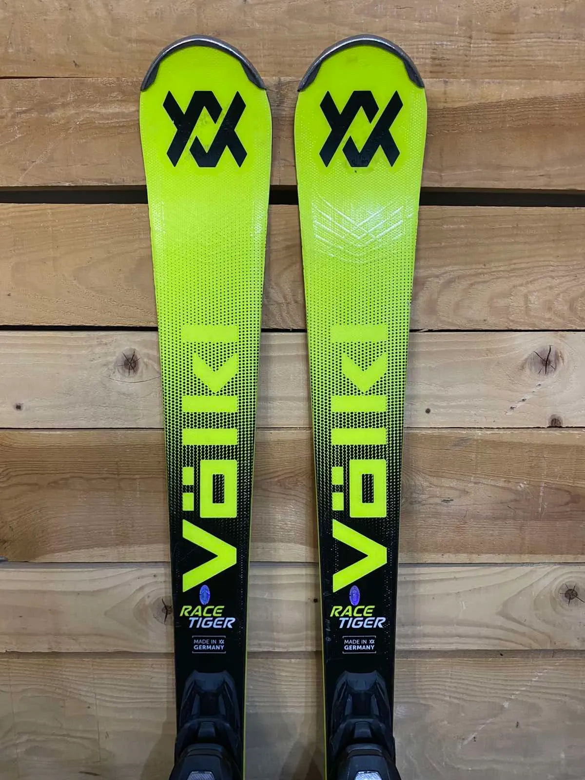 Völkl Racetiger SC - Piste Skis for Short and Medium Turns