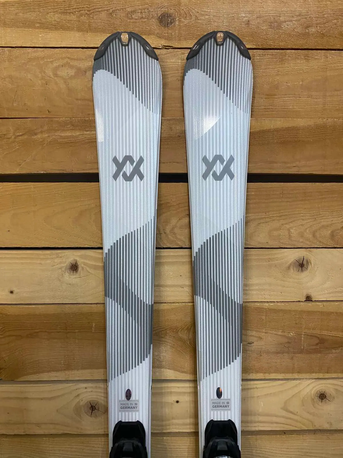 Völkl Shine 72 - Piste Skis